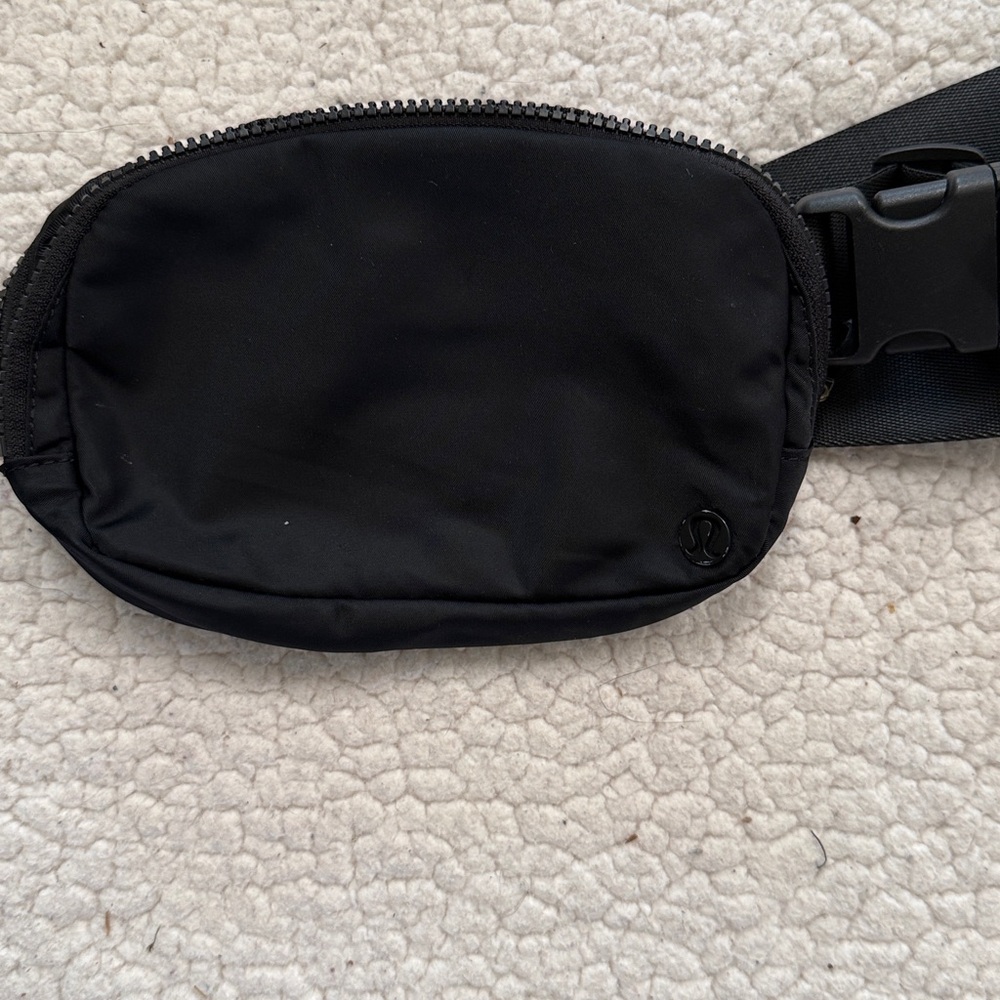 Black Everywhere Belt Bag